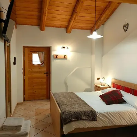 La Majon De Fohten מונז'ובט