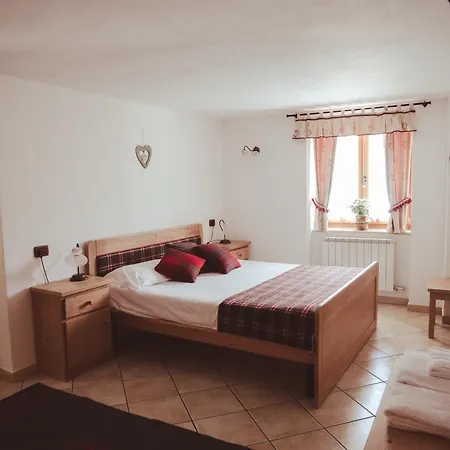 La Majon De Fohten 4* מונז'ובט