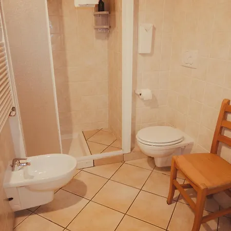 La Majon De Fohten מונז'ובט